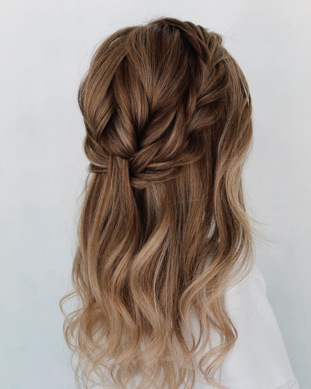 Peinado de novia con pelo suelto.