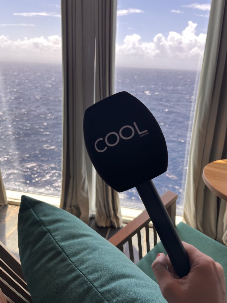 El micr&oacute;fono de Cool The Lifestyle a bordo del crucero m&aacute;s grande del mundo