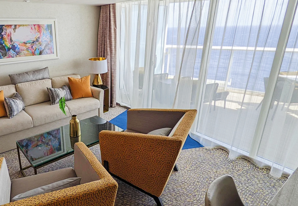 En el interior de una de las suites de Royal Caribbean 