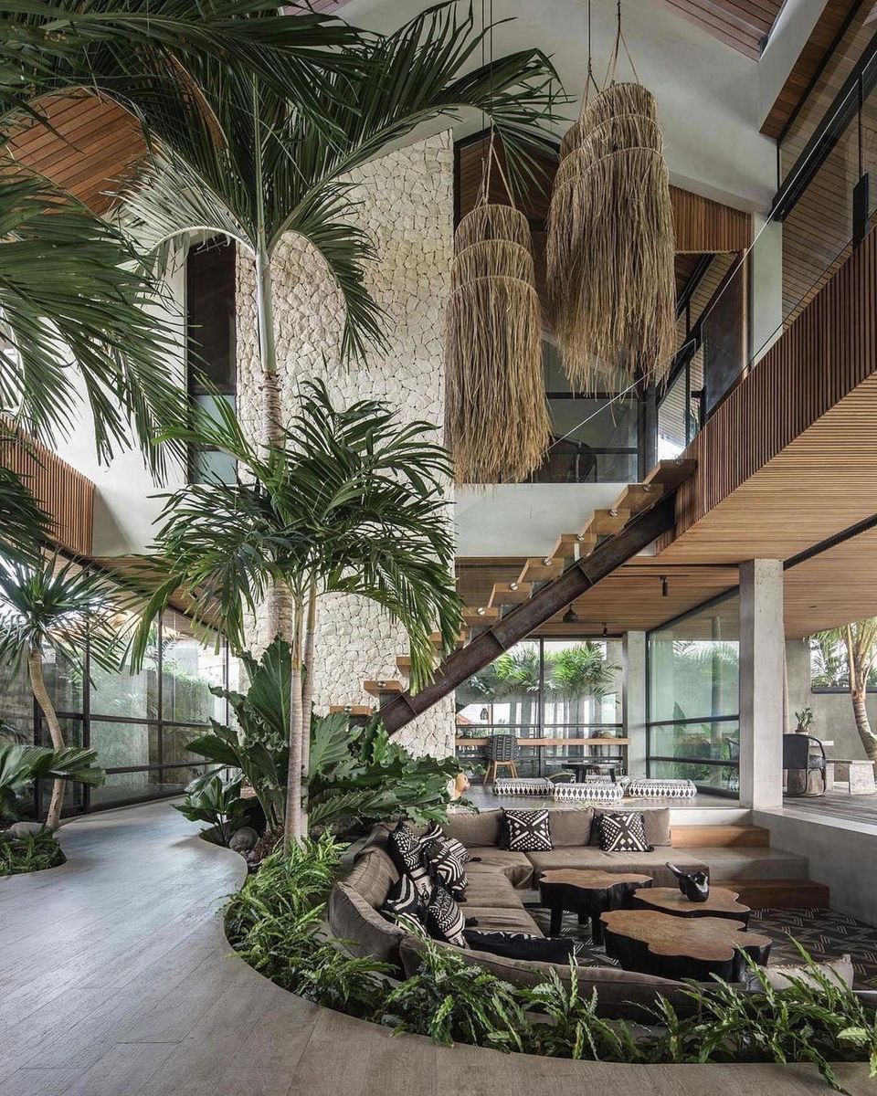 Sal&oacute;n con dise&ntilde;o biof&iacute;lico.