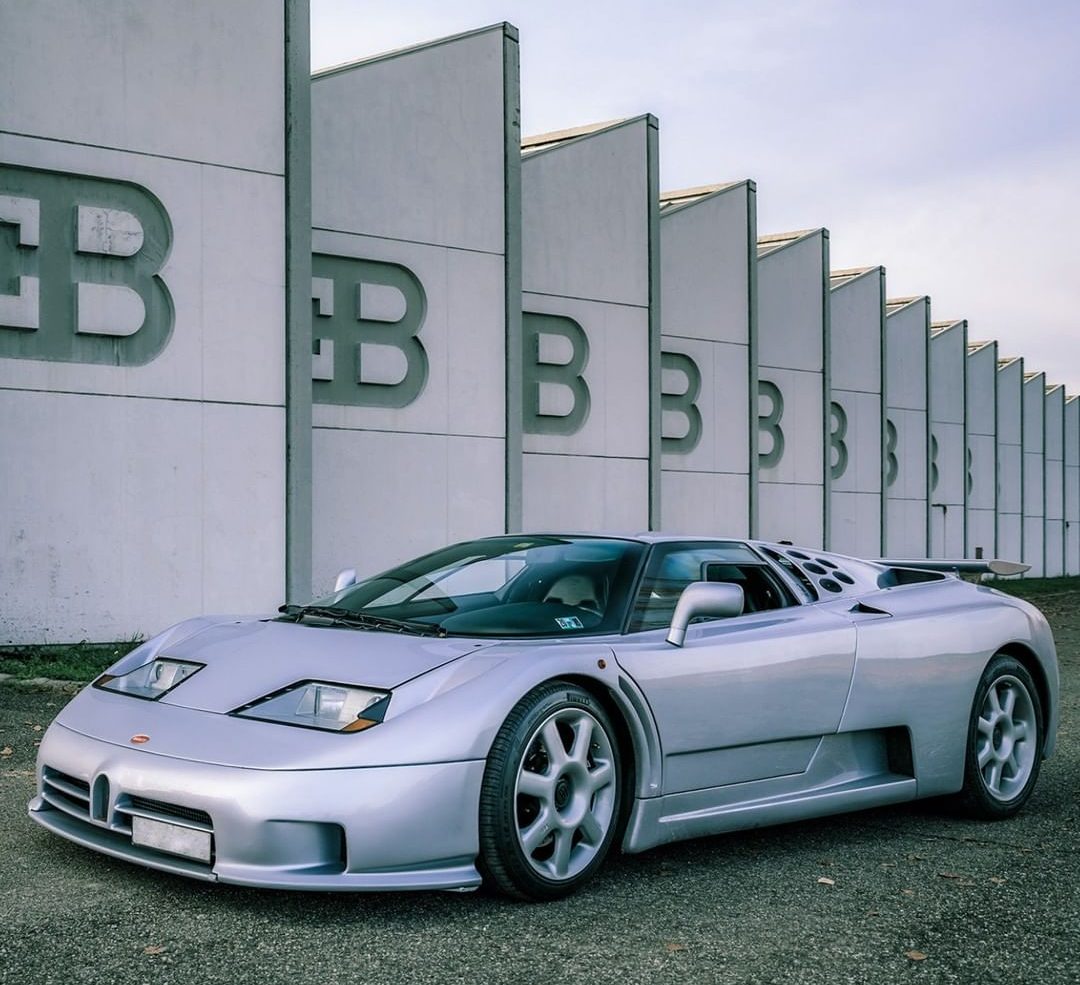 Bugatti EB110 Super Sport.