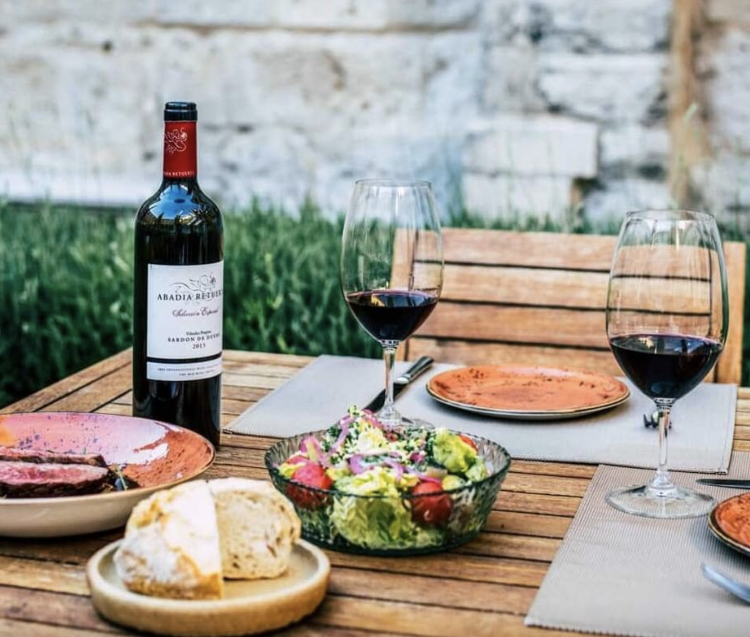 Almuerzo con vino de Abadía Retuerta.