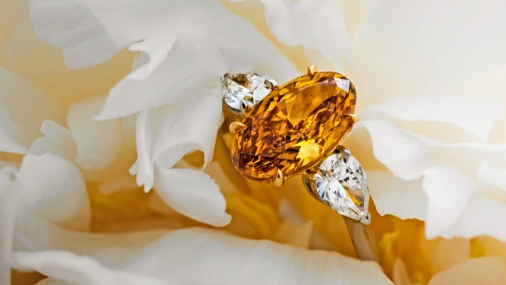 Anillo de diamante naranja subastado por Christie's