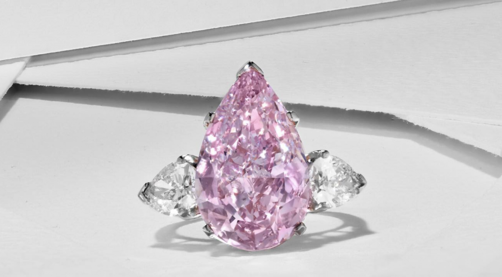 El valioso y raro diamante Fuchia Rose que subasta Christies