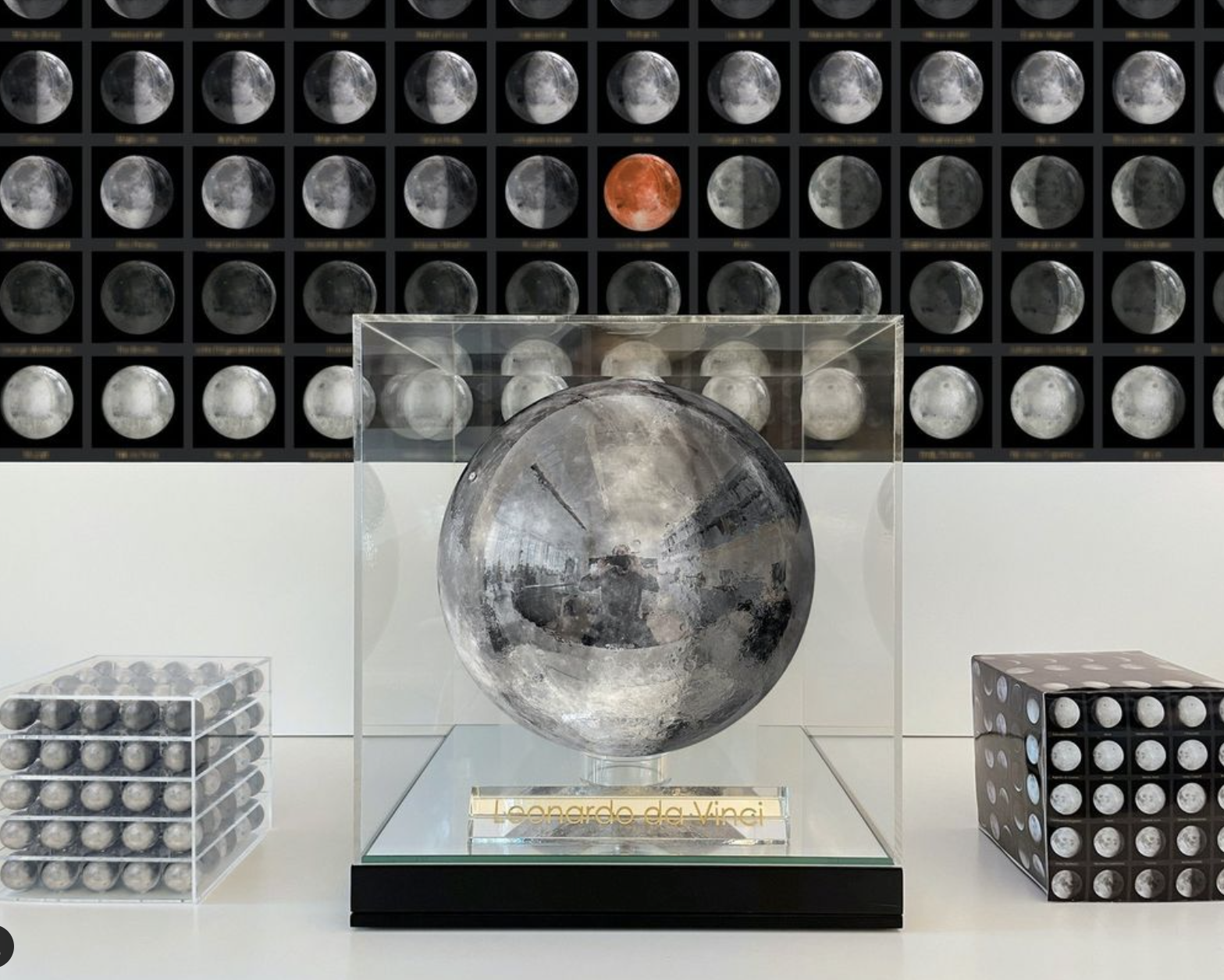 'Jeff Koons: Moon Phases'.