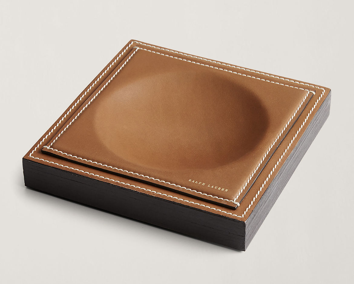 Vaciabolsillos de piel y teca Brennan, de Ralph Lauren