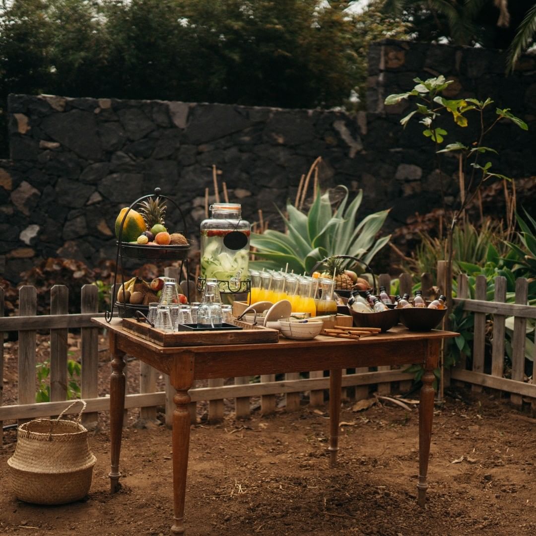 Desayuno en el jard&iacute;n de Hotel Hacienda del Conde