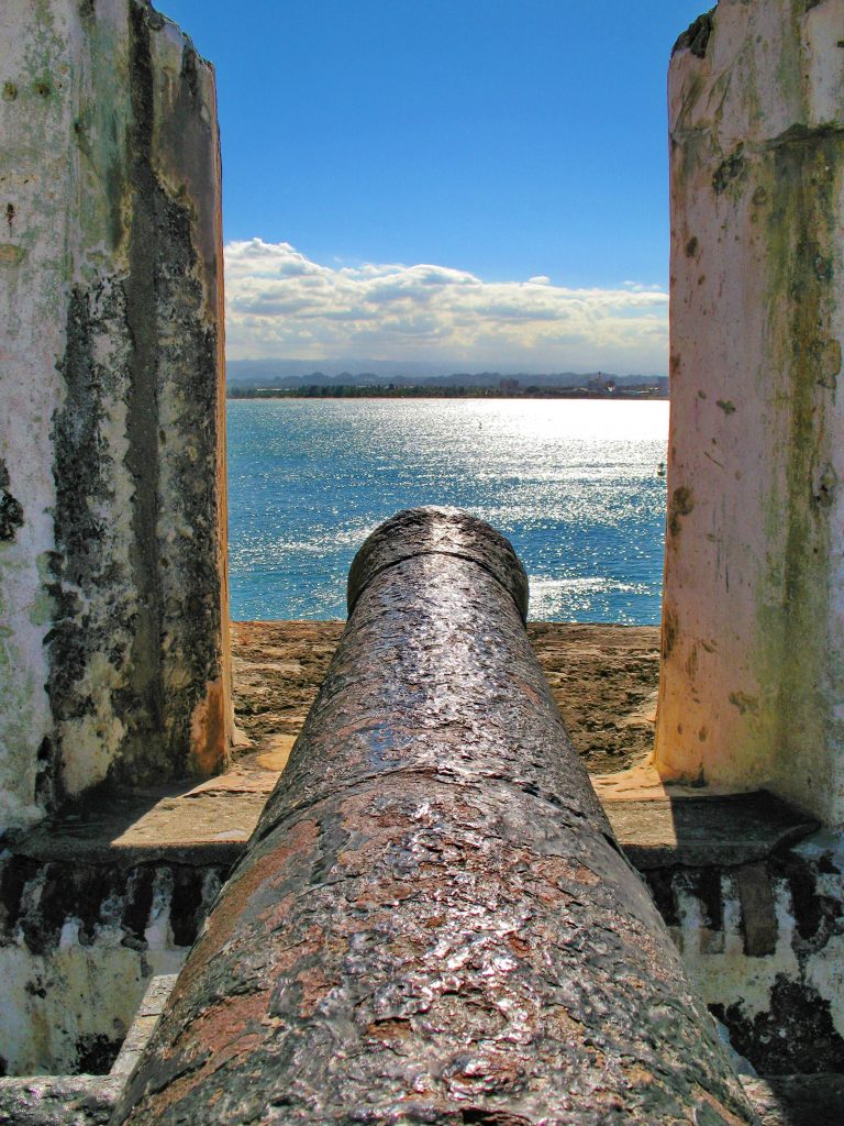 El Morro y el mar de San Juan de Puerto Rico