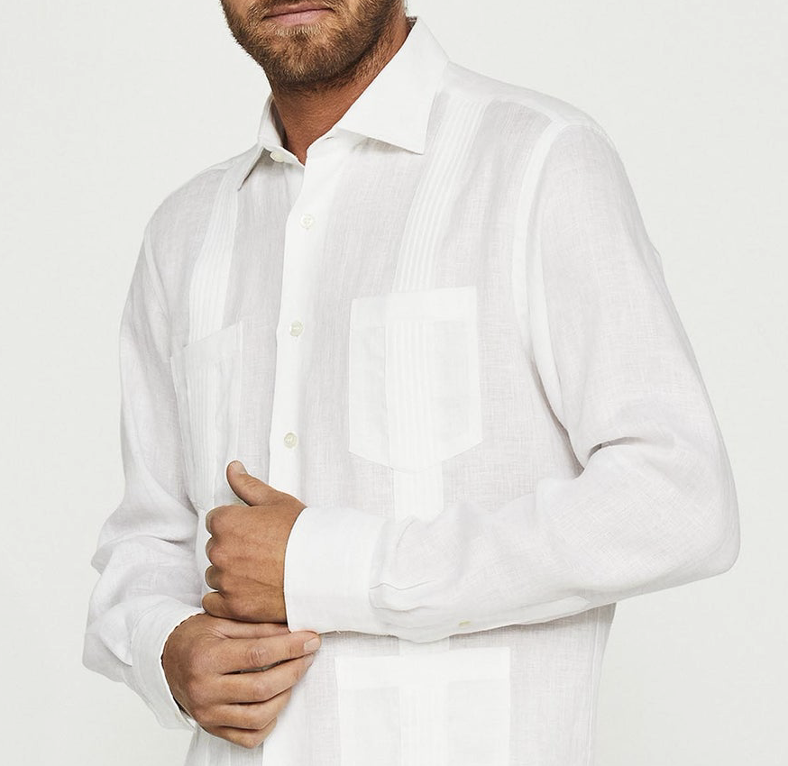 Guayabera blanca de lino.