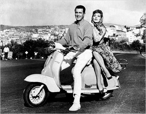Gina Lollobrigida en Vespa