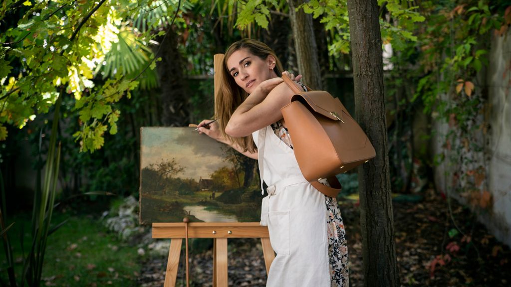 La hija del cantante Raphael con un bolso de De Chávarri