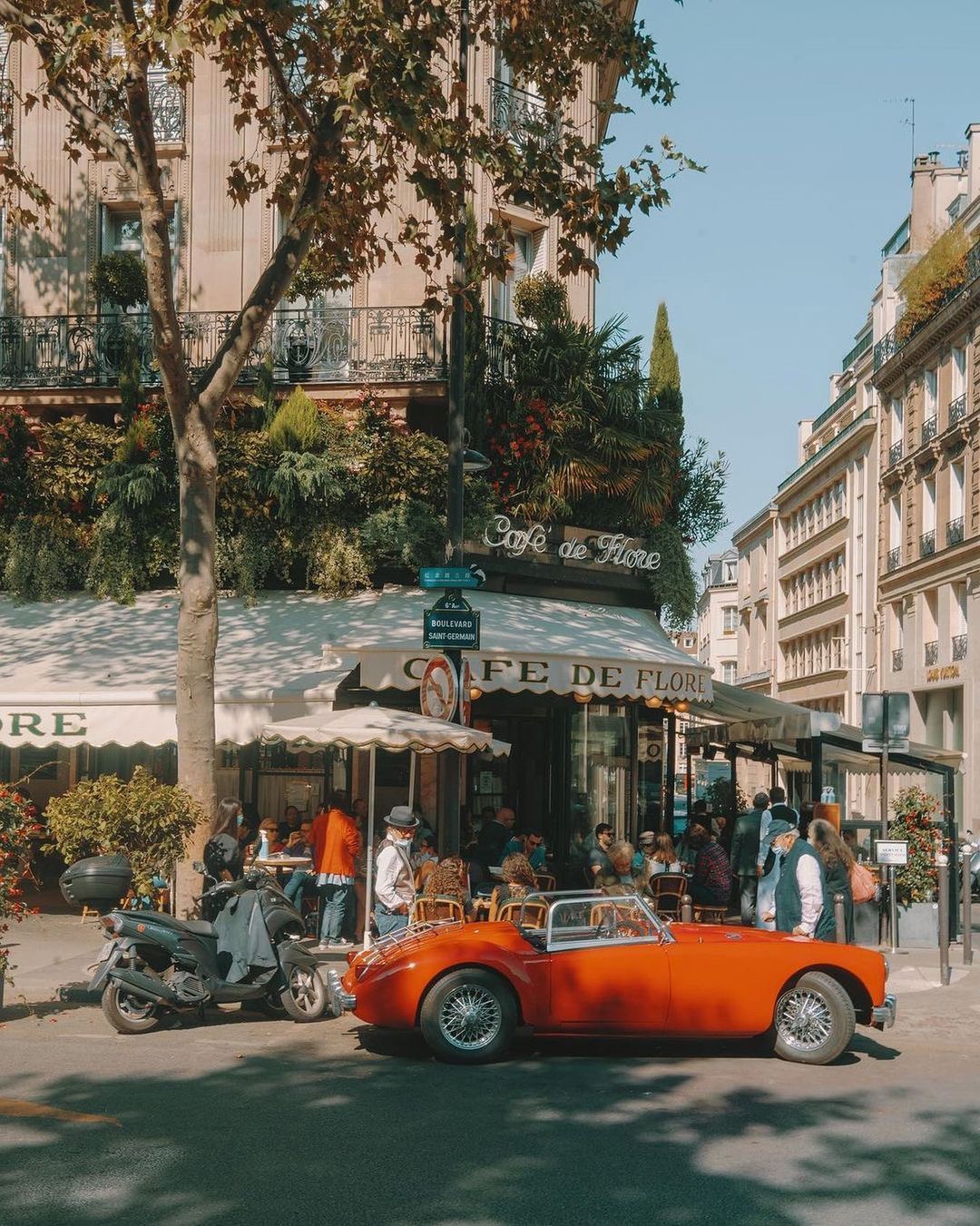 Coche antiguo en Par&iacute;s