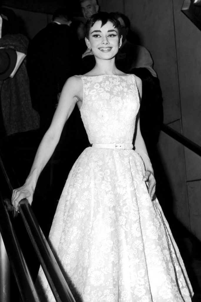 Audrey Hepburn con una creaci&oacute;n de Pedro Rodr&iacute;guez Cervera