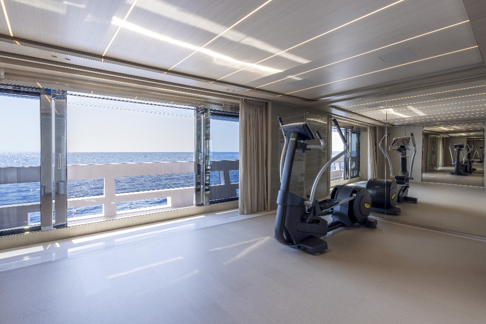 Gimnasio en el superyate italiano Polaris