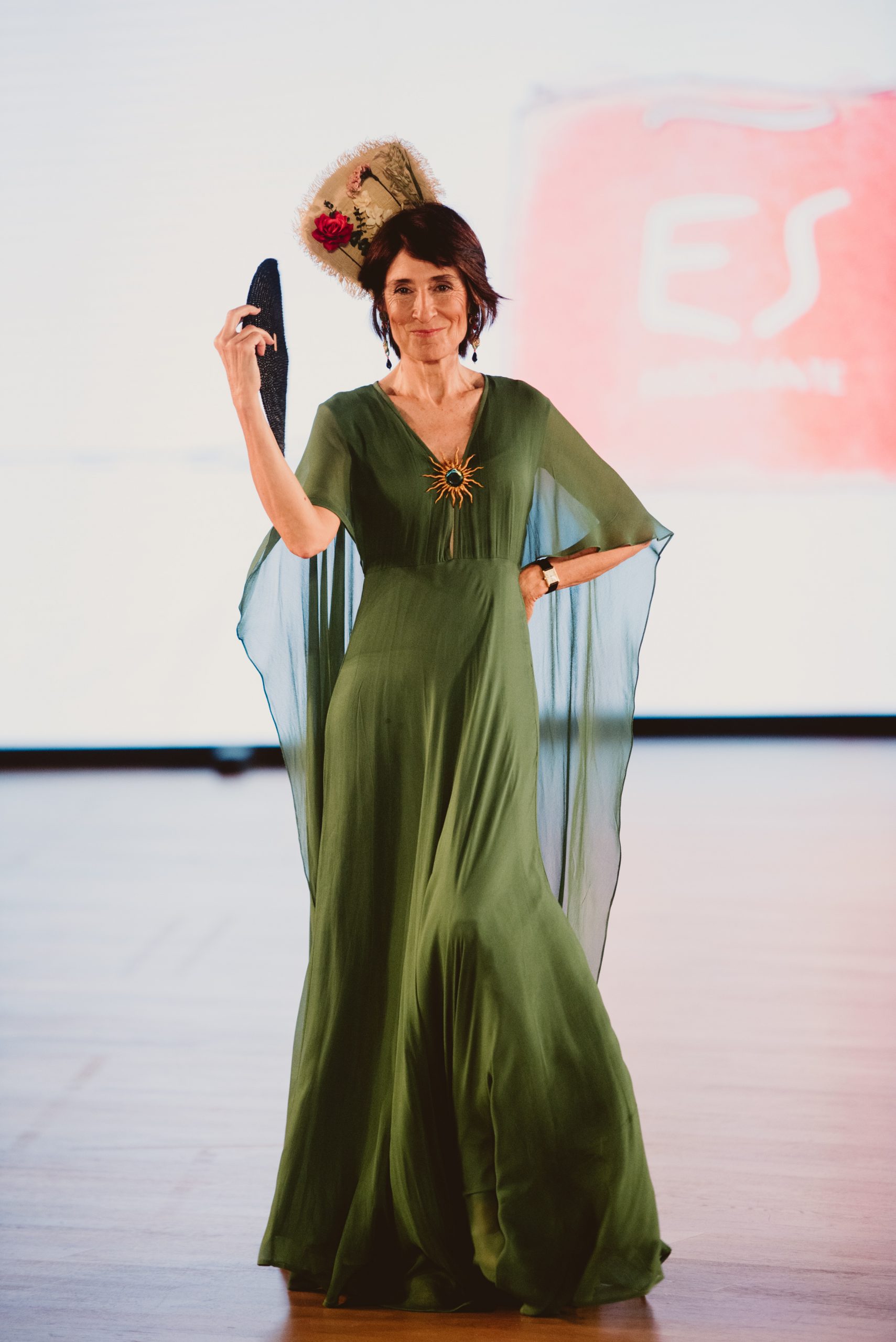 Margarita Ruyra de Andrade cerrando el desfile de ES Fascinante en el Museo Balenciaga