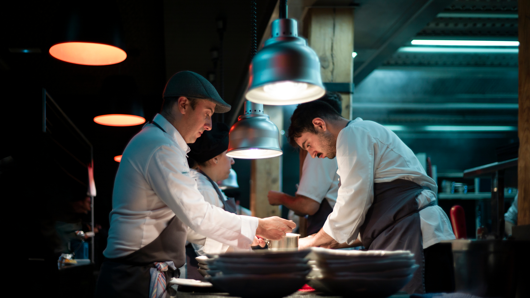 David Garc&iacute;a en la cocina de El Corral de la Morer&iacute;a