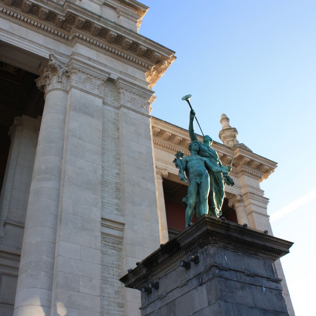 La fachada de KMSKA