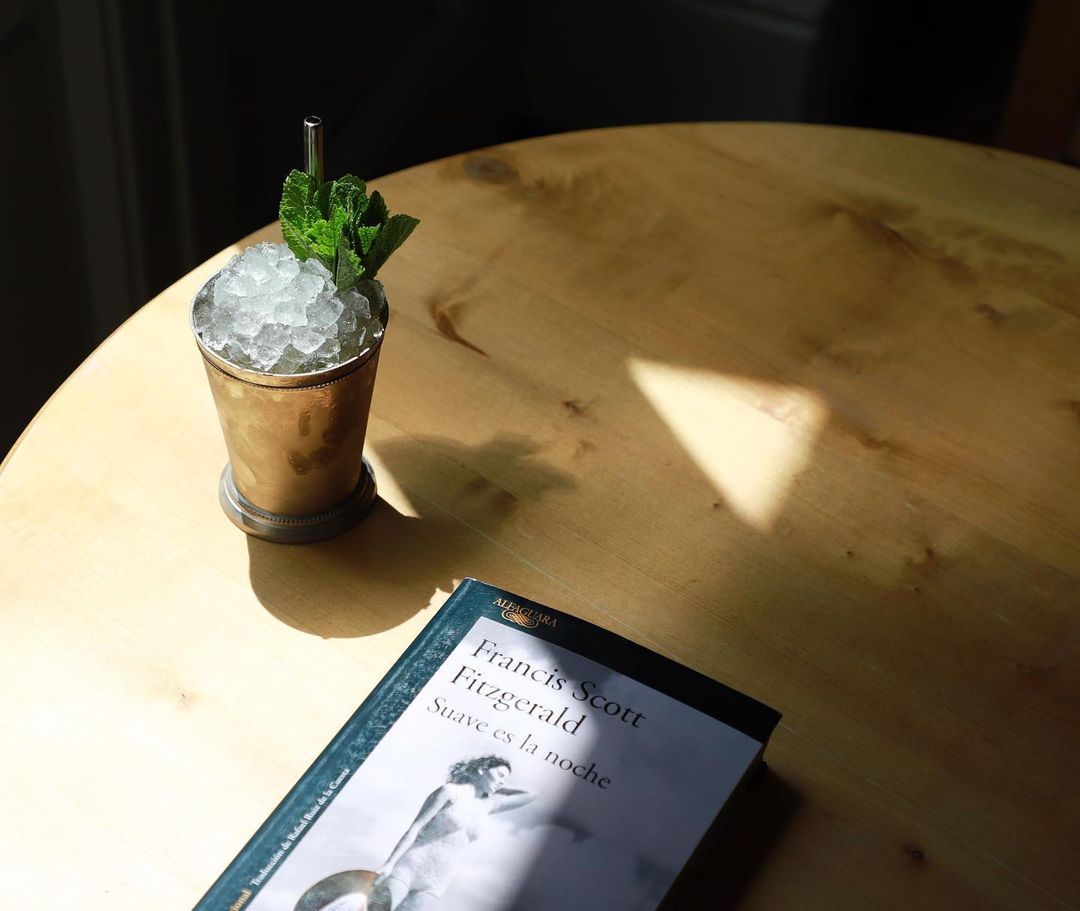 Mint Julep y foto del libro de Scott Fitzgerald