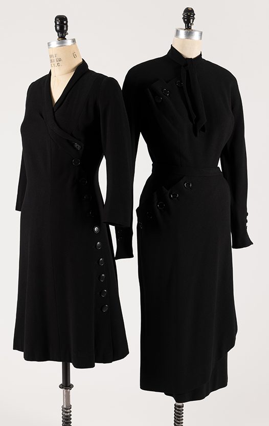 Izq.: Crist&oacute;bal Balenciaga, vestido abrigo de sarga de lana negra. Dch.: Christian Dior, vestido de d&iacute;a de dos piezas de lana negra.