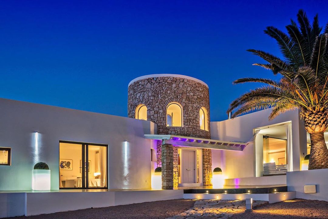 La villa de Tagomago de noche