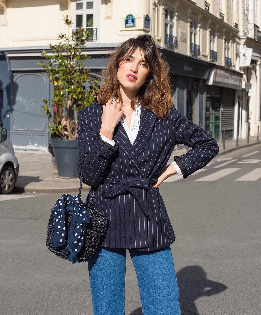 Jeanne Damas con blazer masculina