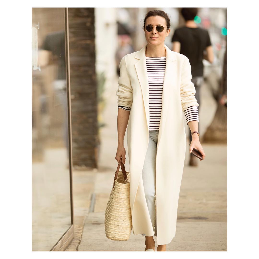 Garance Dore con una camiseta de rayas marinera