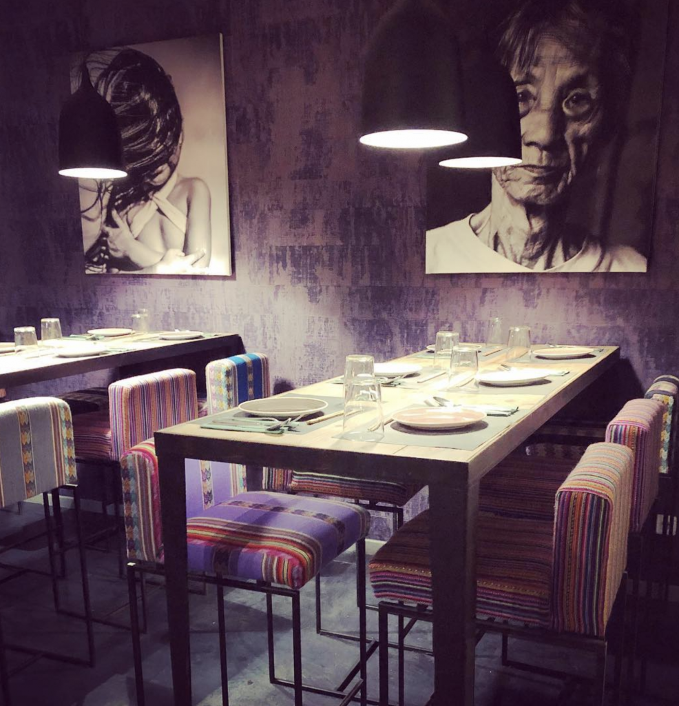 Interior del restaurante peruano en Madrid Quispe