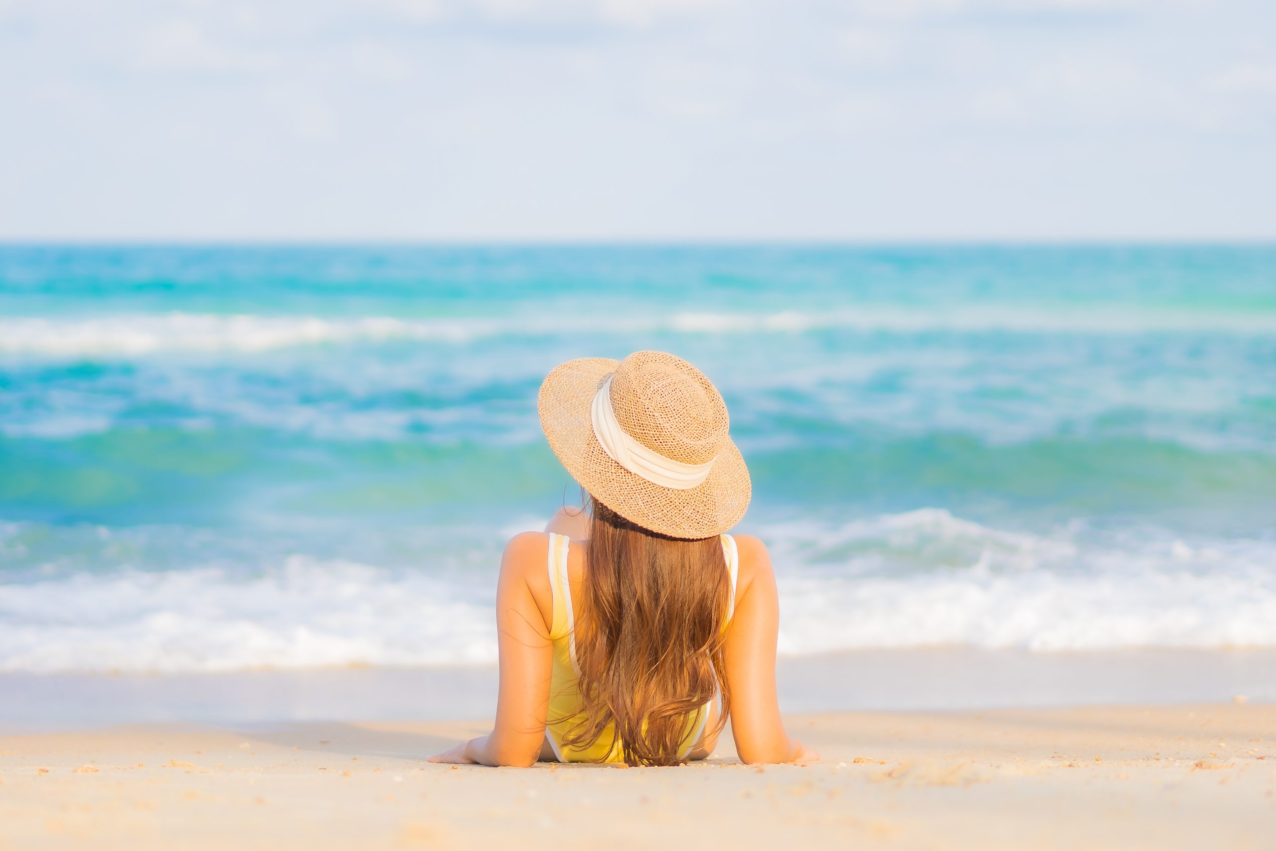 Mujer tomando el sol