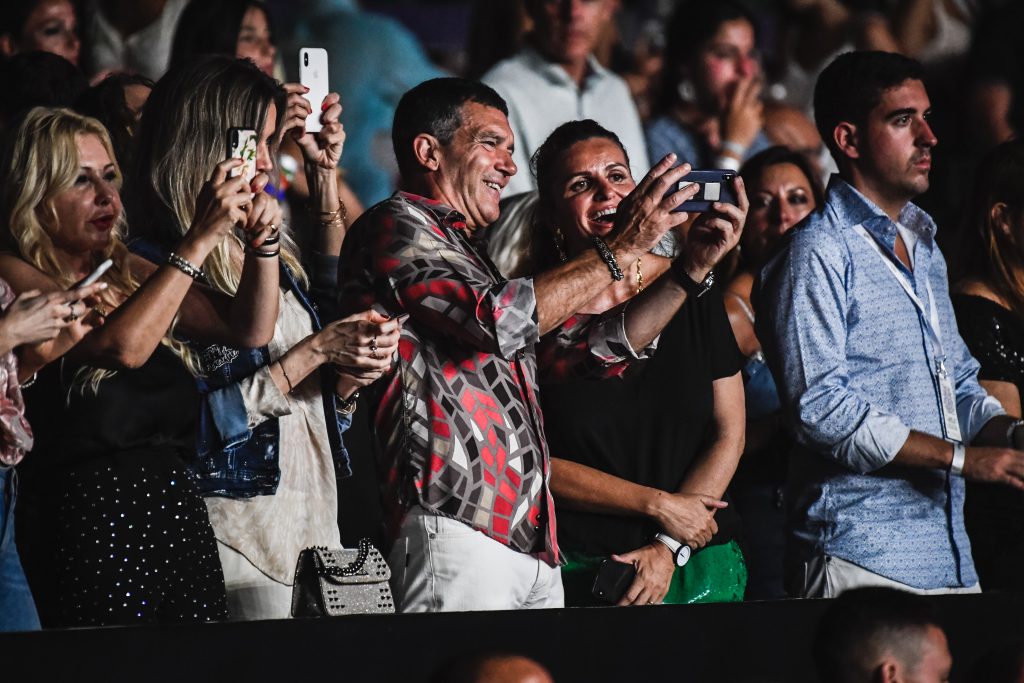 Antonio Banderas y Sandra García-Sanjuán en un palco de Starlite