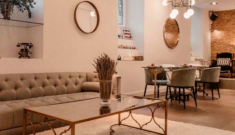  Le Petit Salon