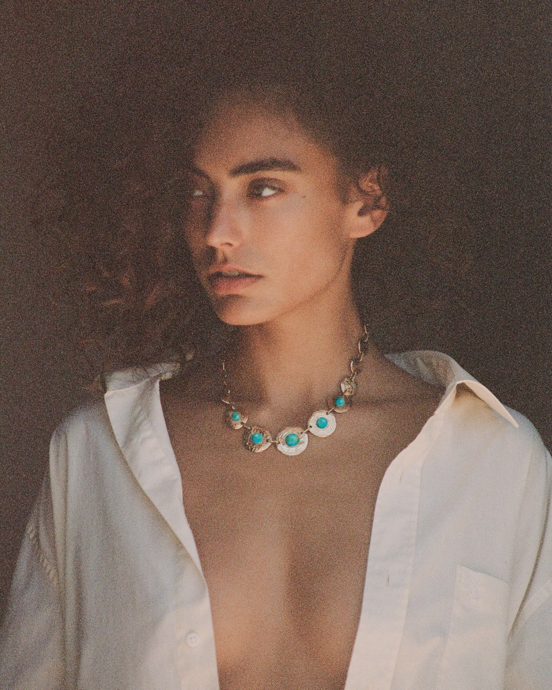 Modelo con joyas de Aur&eacute;lie Biedermann