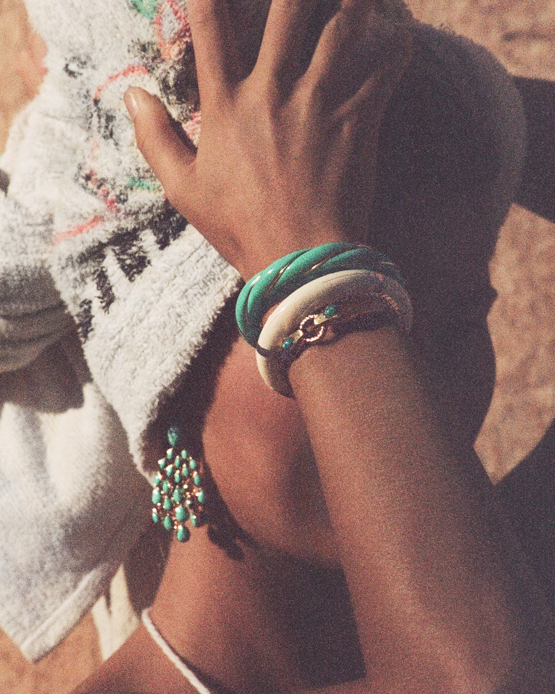 Modelo con joyas de Aur&eacute;lie Biedermann