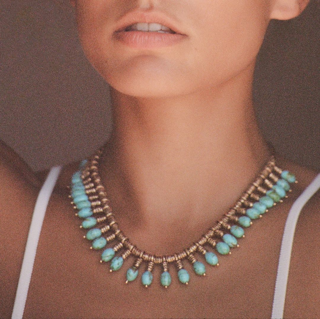 Modelo con joyas de Aur&eacute;lie Biedermann