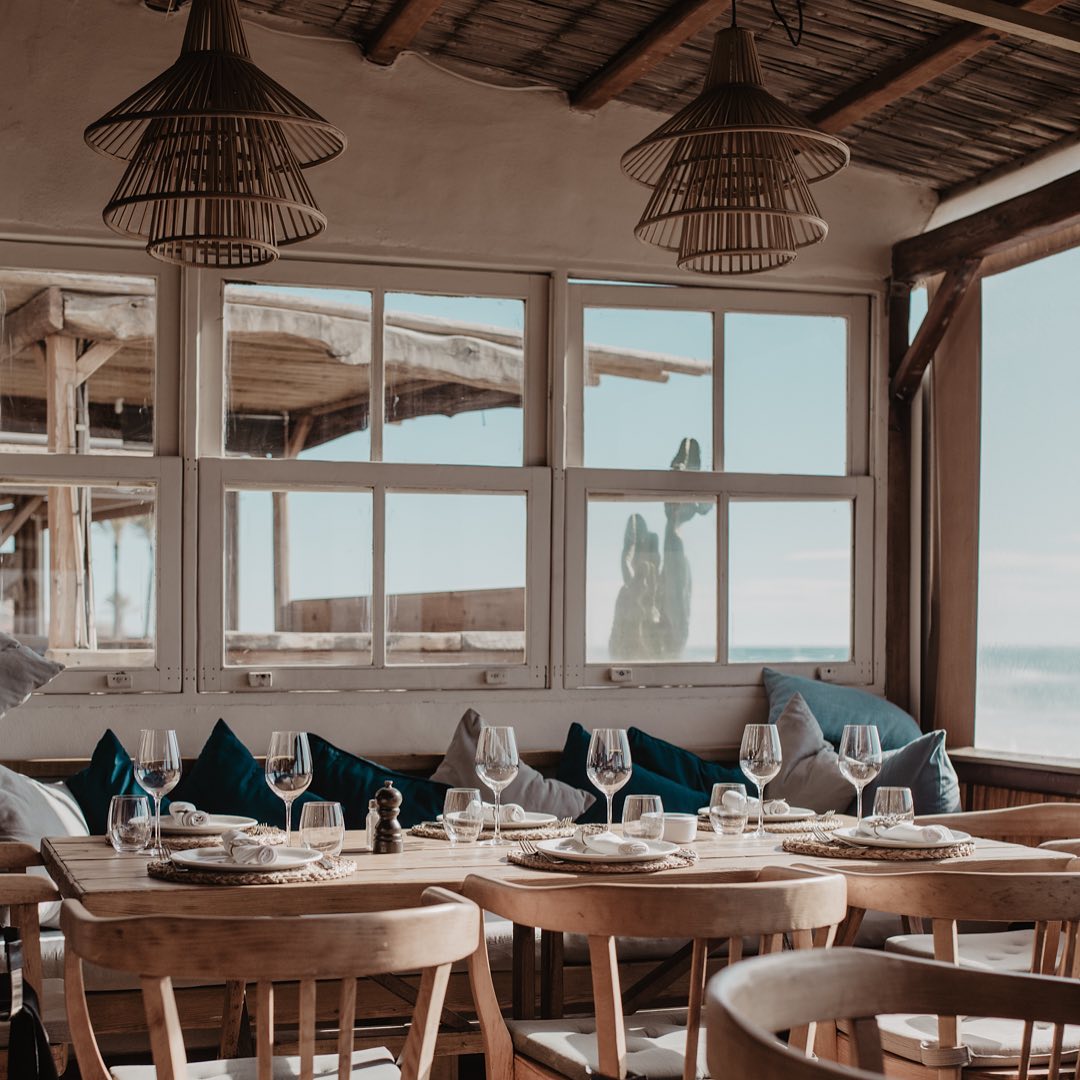 Mesa en La Plage Casanis