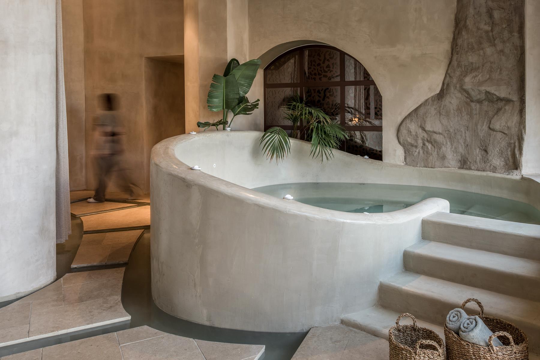 The Bath en Acro Suites