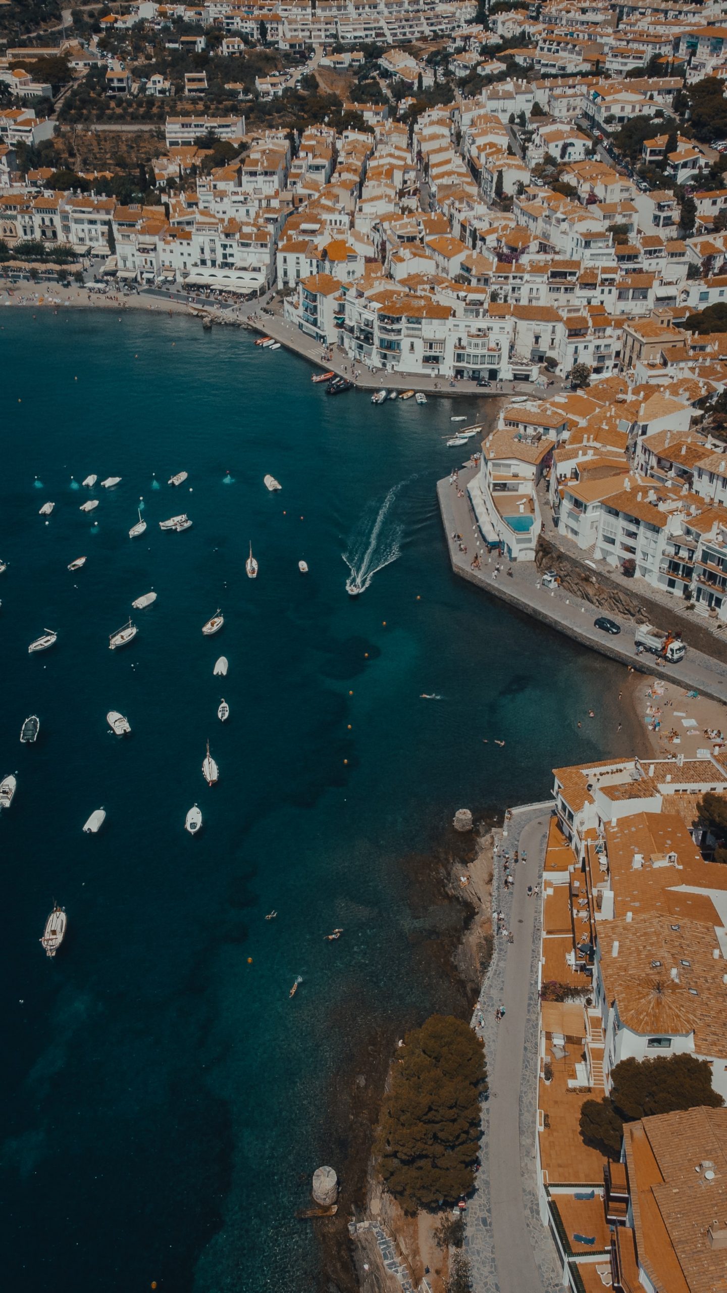 Cadaqu&eacute;s desde el cielo
