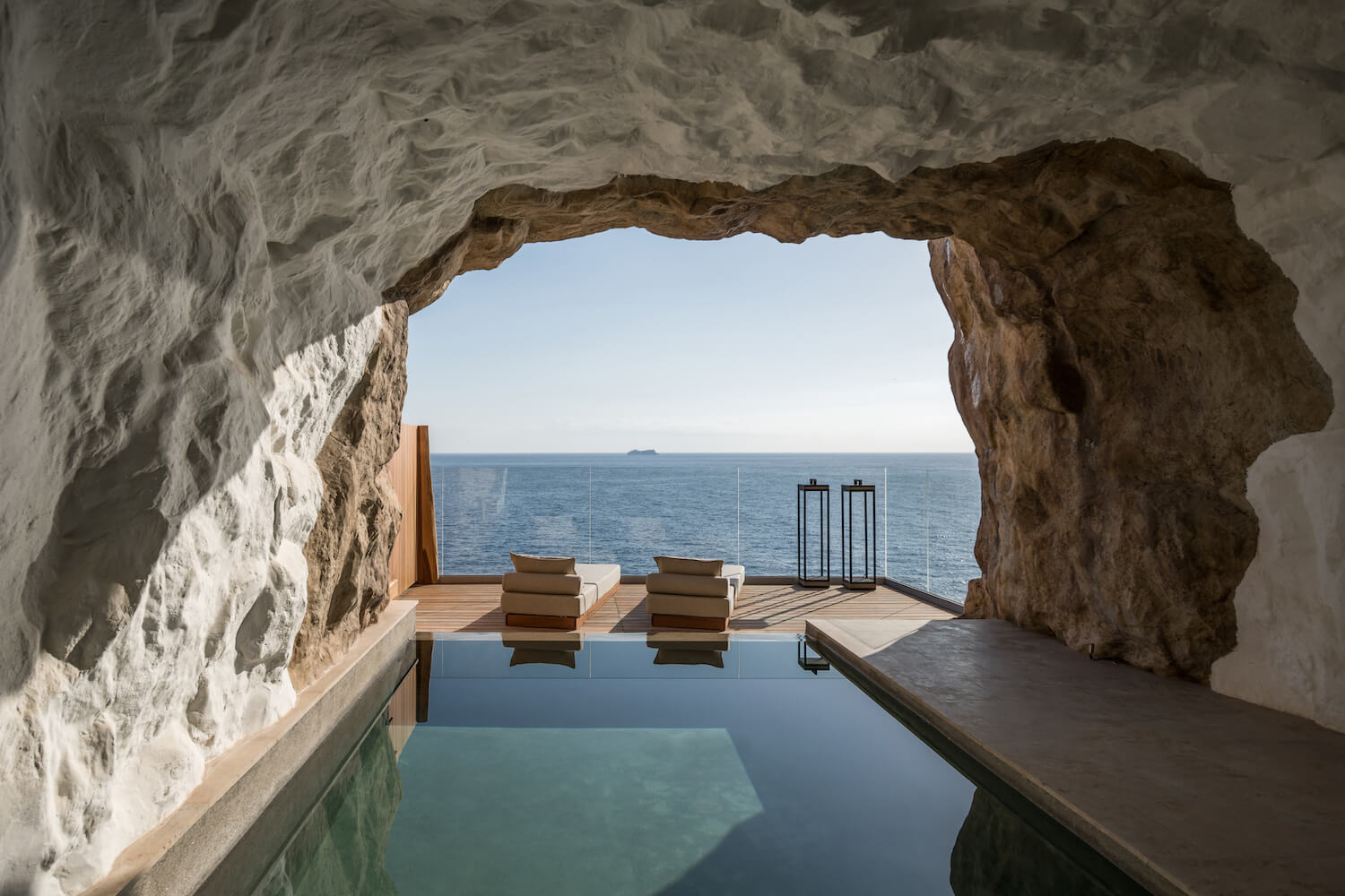 Acro Suites