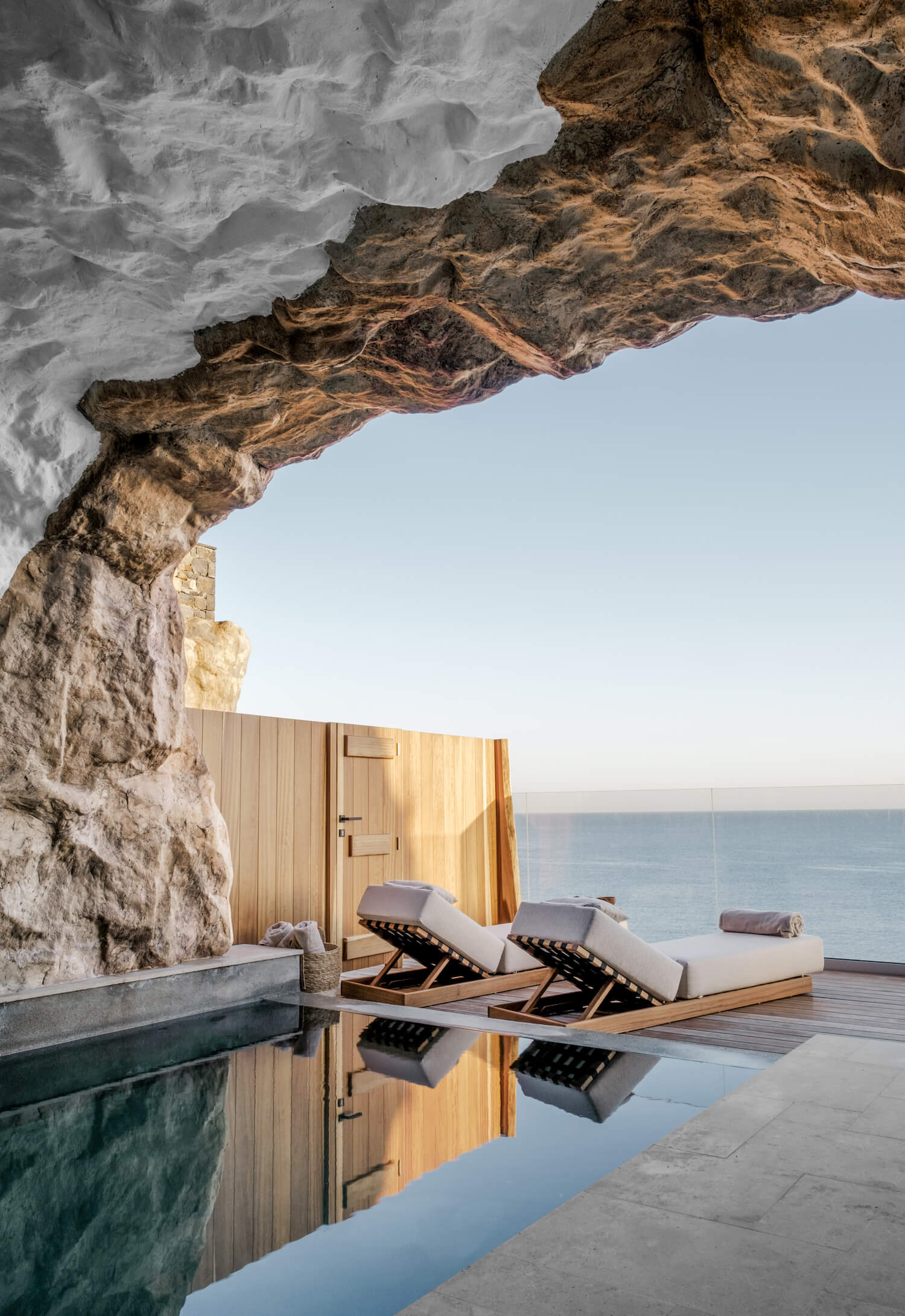 Acro Suites