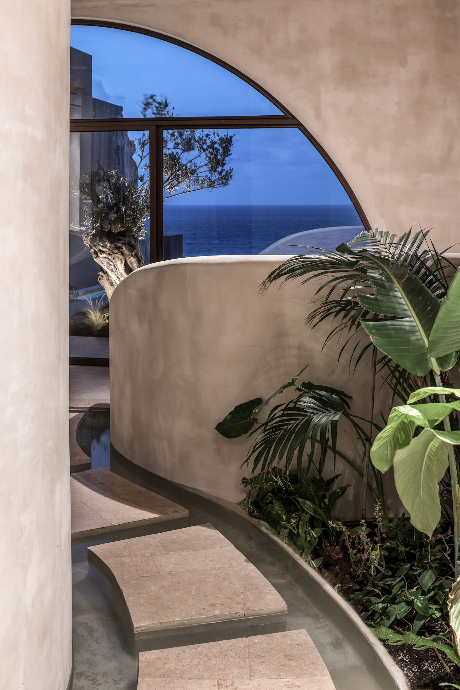 Acro Suites
