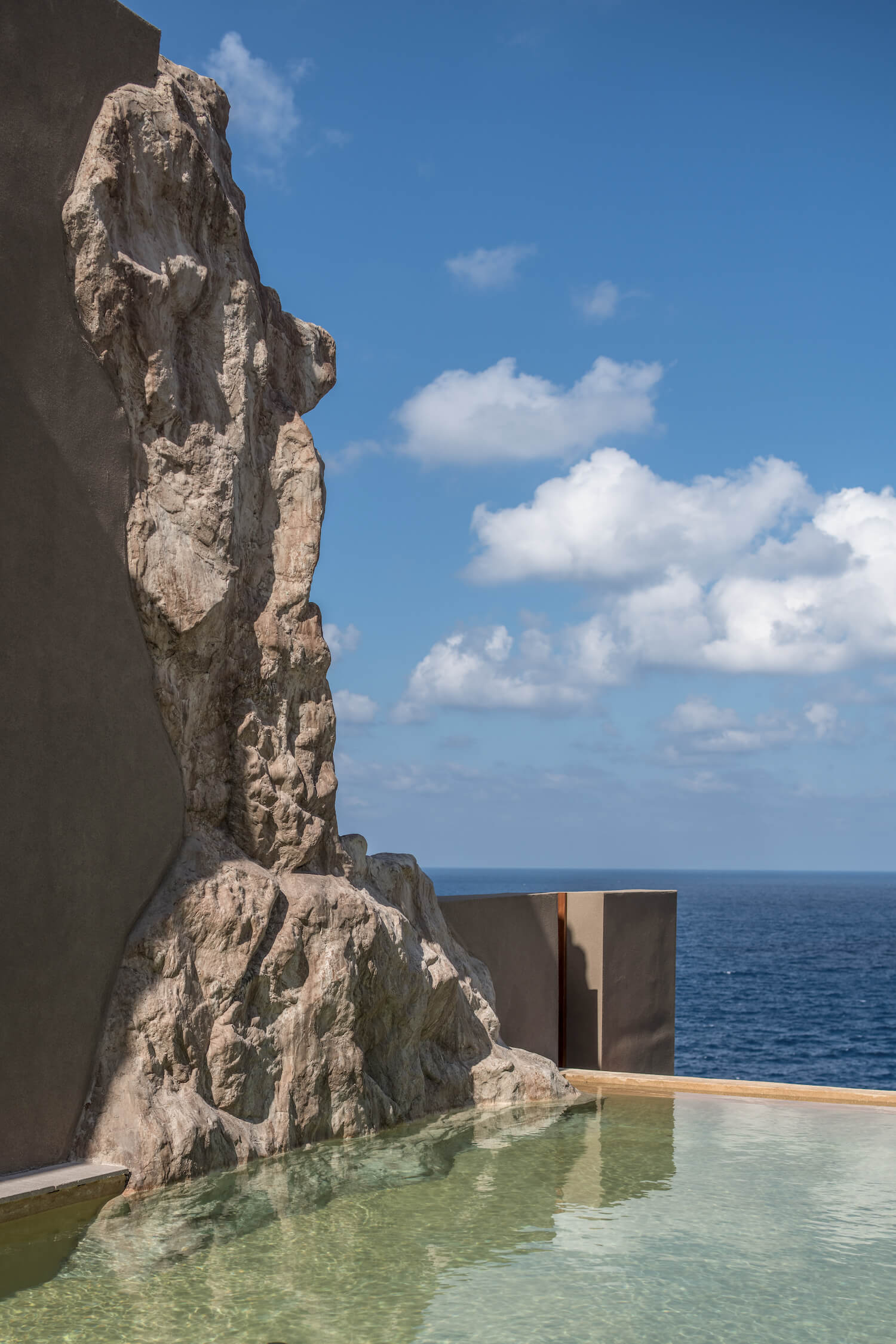 Acro Suites