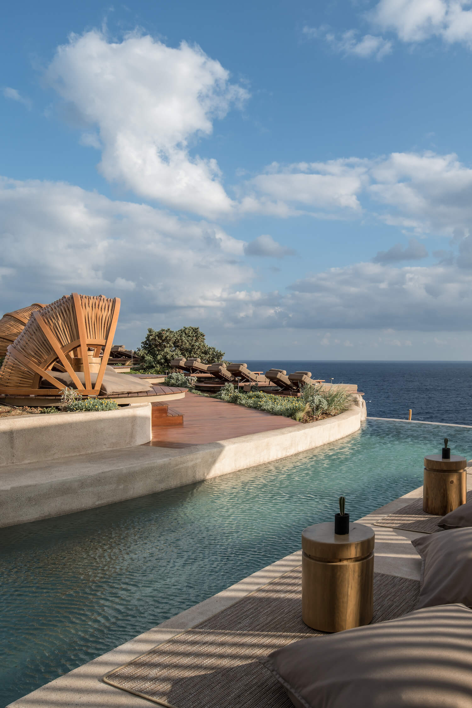 Acro Suites