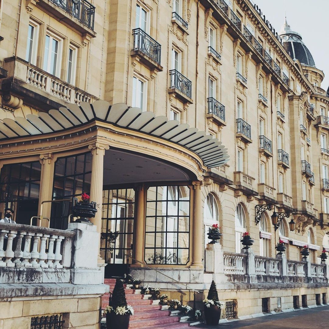 Fachada del Hotel Mar&iacute;a Cristina