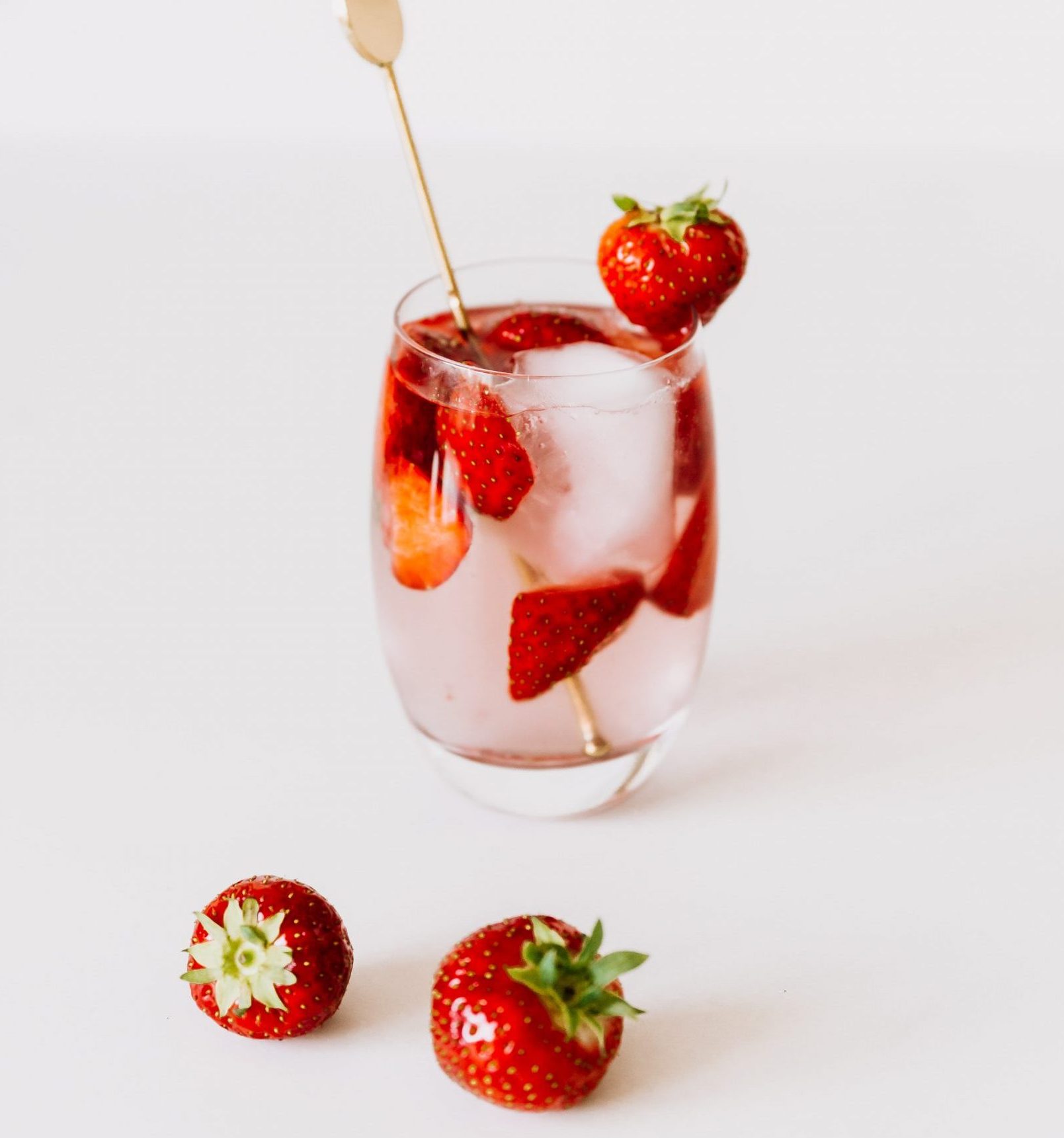 Agua con fresas