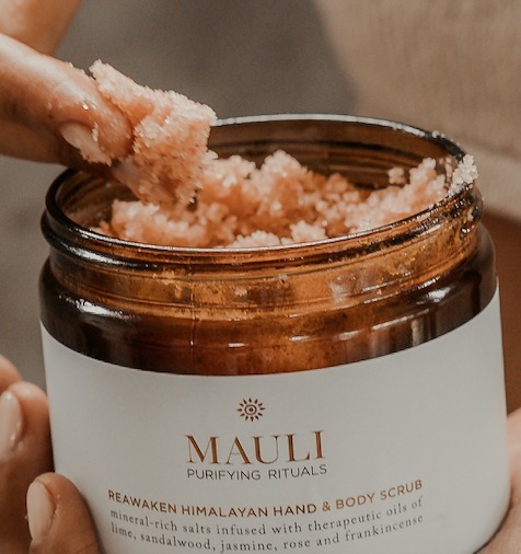 Reawaken Himalayan Hand & Body Scrub, de Mauli Rituals