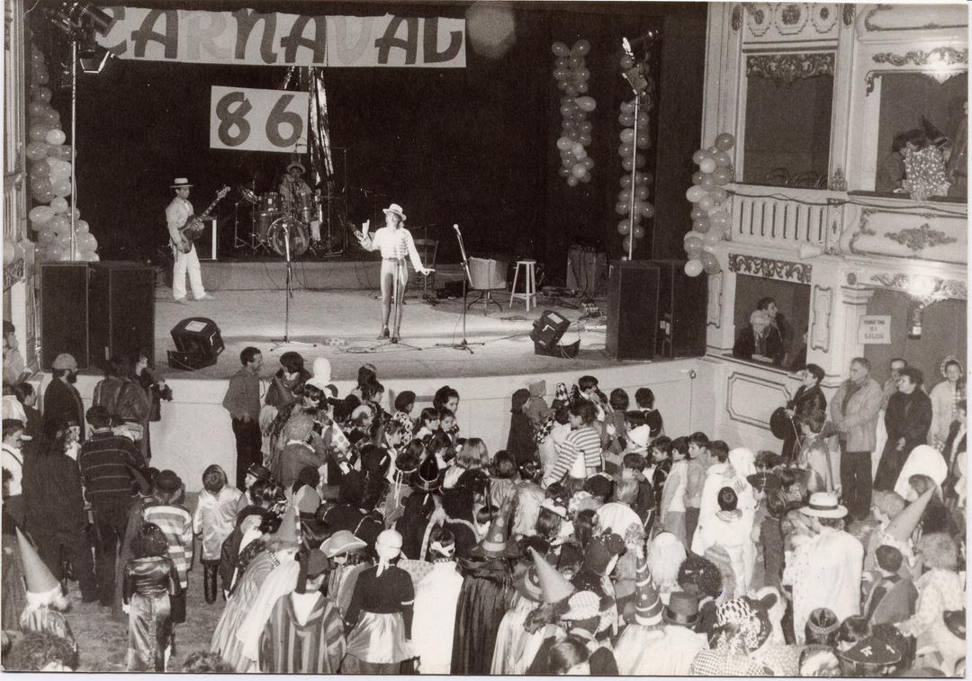 El carnaval en los 80 en el Teatre Principal de Ma&oacute;
