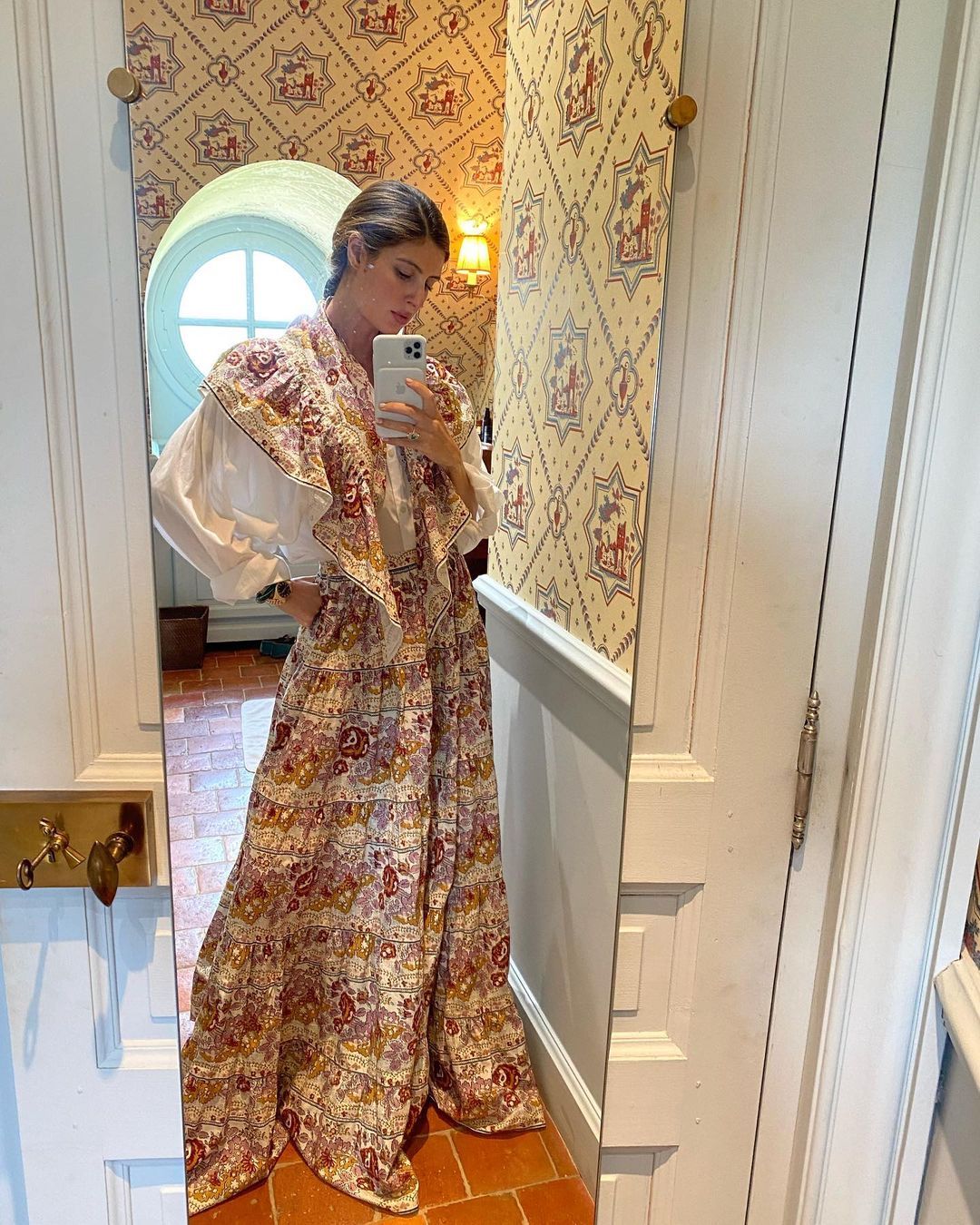Mar&iacute;a de la Orden con vestido estampado