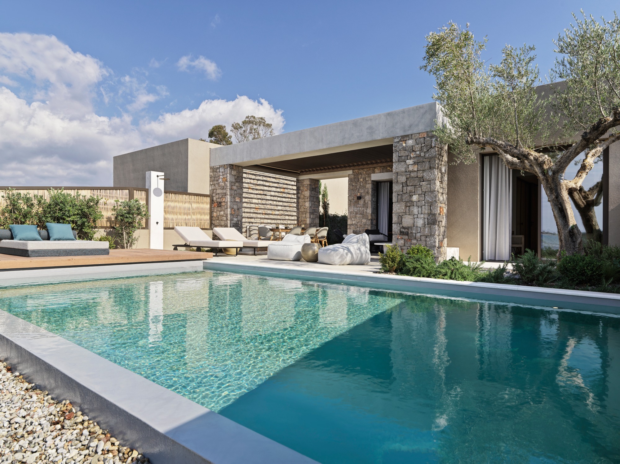 W Costa Navarino