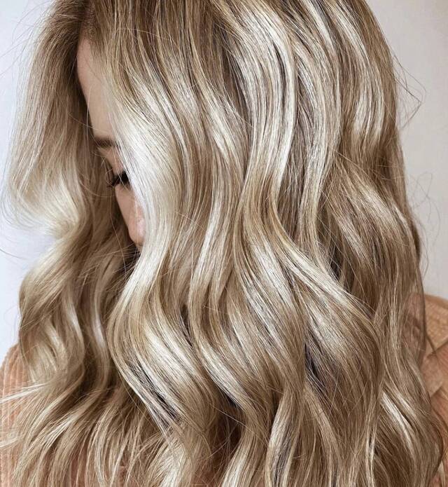 Pelo rubio, corte de pelo