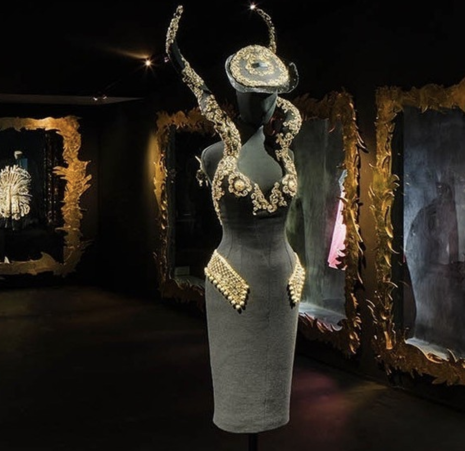 Exposición Elsa Schiaparelli
