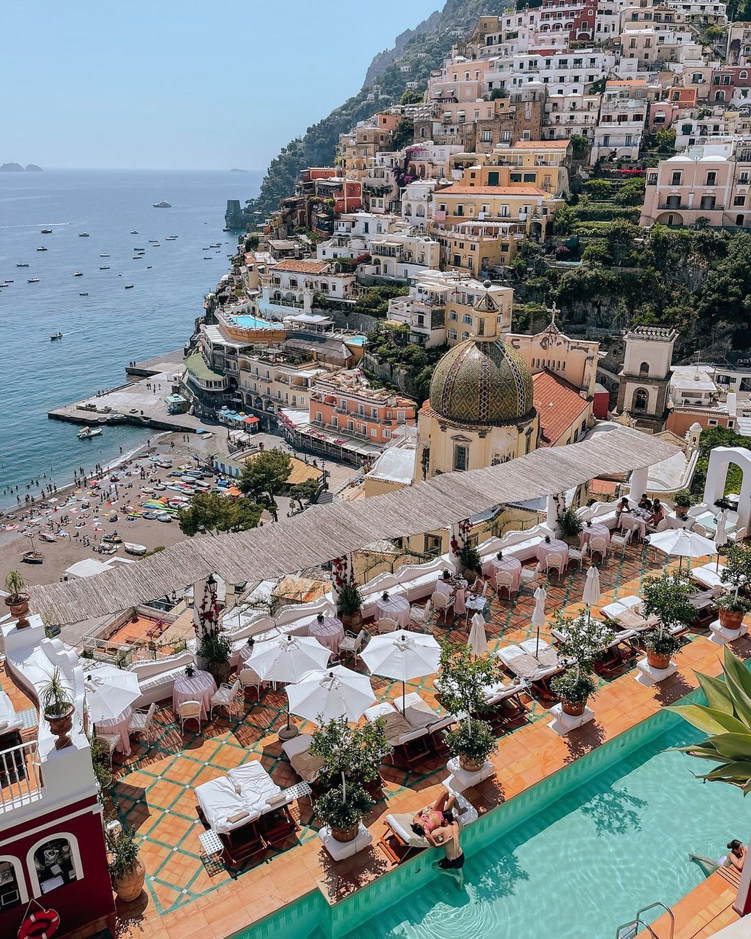 La piscina con vistas a Positano